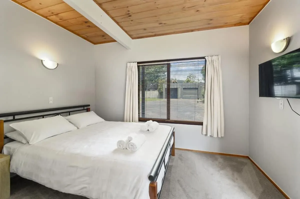 Holiday home Kawaha On The Lake Rotorua